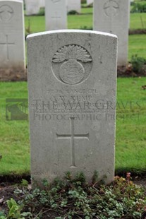 LA LAITERIE MILITARY CEMETERY - KEMP, ALFRED WILLIAM