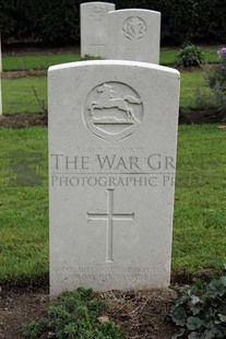 LA LAITERIE MILITARY CEMETERY - LAVENDER, J