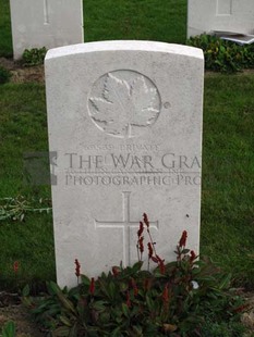 LA LAITERIE MILITARY CEMETERY - LAVINE, E