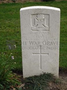 LA LAITERIE MILITARY CEMETERY - LEE, J