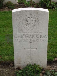 LA LAITERIE MILITARY CEMETERY - LEES, FRANK PRIESTMAN