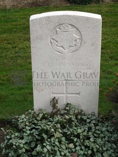LA LAITERIE MILITARY CEMETERY - LOCKWOOD, STANLEY CLIFFORD