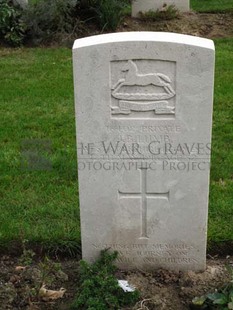 LA LAITERIE MILITARY CEMETERY - LUMB, JOHN BEECH