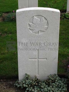 LA LAITERIE MILITARY CEMETERY - McFARLANE, CHARLES