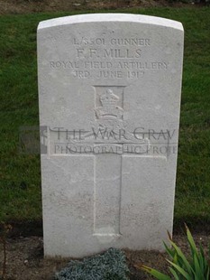 LA LAITERIE MILITARY CEMETERY - MILLS, F F