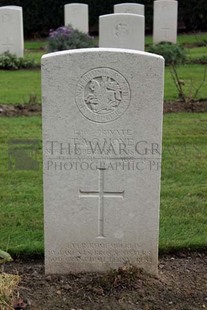 LA LAITERIE MILITARY CEMETERY - MOYE, THEODORE ALBERT CHARLES