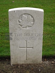 LA LAITERIE MILITARY CEMETERY - MUNRO, G C