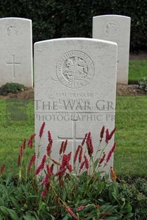 LA LAITERIE MILITARY CEMETERY - PLUMB, ERNEST