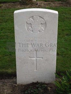 LA LAITERIE MILITARY CEMETERY - POTTER, HARRY