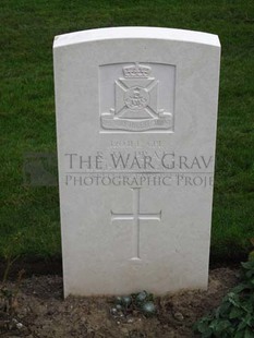 LA LAITERIE MILITARY CEMETERY - PRATT, R W