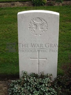 LA LAITERIE MILITARY CEMETERY - PURVES, W
