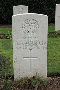 LA LAITERIE MILITARY CEMETERY - REYNOLDS, F