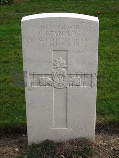 LA LAITERIE MILITARY CEMETERY - REYNOLDS, P