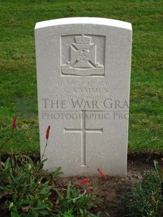 LA LAITERIE MILITARY CEMETERY - SAMMES, W