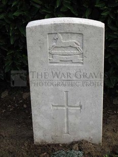 LA LAITERIE MILITARY CEMETERY - SCAUM, J H