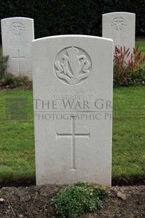 LA LAITERIE MILITARY CEMETERY - SERPLICE, R