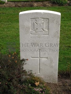 LA LAITERIE MILITARY CEMETERY - TAYLOR, D J