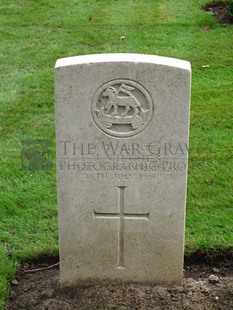 LA LAITERIE MILITARY CEMETERY - VILCHES, F J