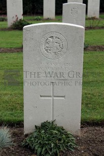 LA LAITERIE MILITARY CEMETERY - WADDLE, WILLIAM