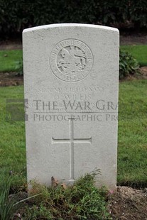 LA LAITERIE MILITARY CEMETERY - WILLIS, OSCAR