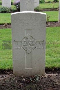 LA LAITERIE MILITARY CEMETERY - WOODTHORPE, T D