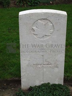 LA LAITERIE MILITARY CEMETERY - WOONTON, G S
