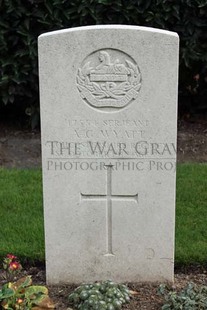 LA LAITERIE MILITARY CEMETERY - WYATT, ALBERT GEORGE