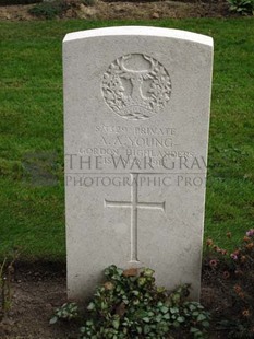 LA LAITERIE MILITARY CEMETERY - YOUNG, A
