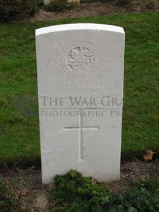 LA LAITERIE MILITARY CEMETERY - YOUNG, FREDERICK GEORGE