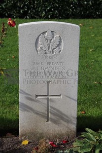 BERKS CEMETERY EXTENSION - LOWNDES, JOHN