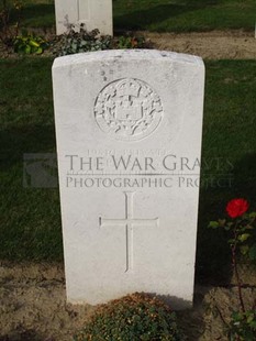 LA CLYTTE MILITARY CEMETERY - PAISLEY, R