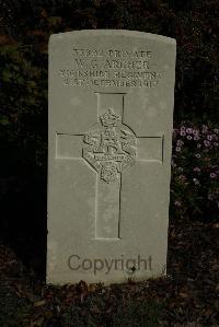 Croisilles British Cemetery - Archer, W G