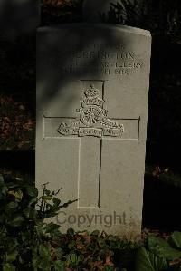 Croisilles British Cemetery - Herrington, T