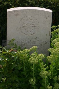 STE. EMILIE VALLEY CEMETERY, VILLERS-FAUCON - PAPE, GURNEY