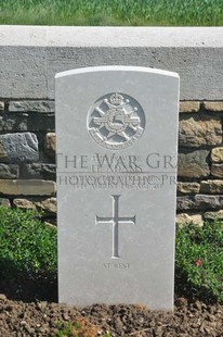 MONT HUON MILITARY CEMETERY, LE TREPORT - ADAMS, HARRY