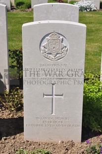 MONT HUON MILITARY CEMETERY, LE TREPORT - ALLUM, WILLIAM CHARLES