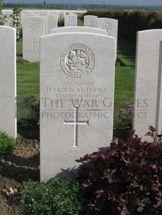 MONT HUON MILITARY CEMETERY, LE TREPORT - ANTHONY, HAROLD
