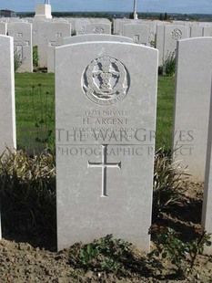MONT HUON MILITARY CEMETERY, LE TREPORT - ARGENT, H