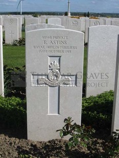 MONT HUON MILITARY CEMETERY, LE TREPORT - ASTINS, E