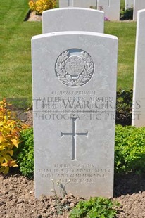 MONT HUON MILITARY CEMETERY, LE TREPORT - AUSTEN, WALTER HENRY