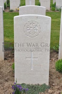 MONT HUON MILITARY CEMETERY, LE TREPORT - AUSTIN, WALTER