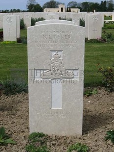 MONT HUON MILITARY CEMETERY, LE TREPORT - BAKER, NORMAN LARKIN