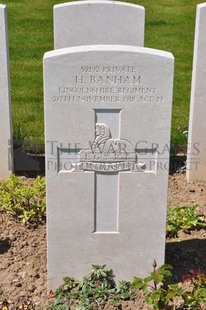 MONT HUON MILITARY CEMETERY, LE TREPORT - BANHAM, H