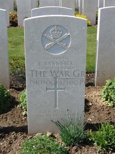 MONT HUON MILITARY CEMETERY, LE TREPORT - BANNISTER, ERNEST