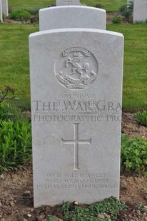 MONT HUON MILITARY CEMETERY, LE TREPORT - BARKER, THOMAS