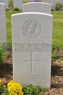 MONT HUON MILITARY CEMETERY, LE TREPORT - BARKER, WILLIAM GEORGE