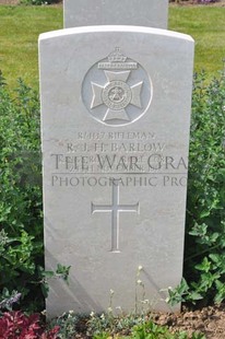 MONT HUON MILITARY CEMETERY, LE TREPORT - BARLOW, R J H