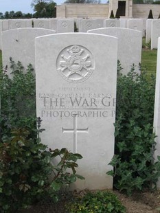 MONT HUON MILITARY CEMETERY, LE TREPORT - BARNES, BASIL GOODALL