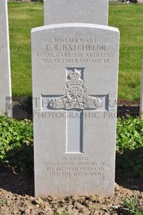 MONT HUON MILITARY CEMETERY, LE TREPORT - BATCHELOR, THOMAS ROBERT