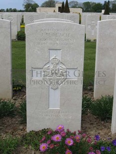 MONT HUON MILITARY CEMETERY, LE TREPORT - BEACH, J M